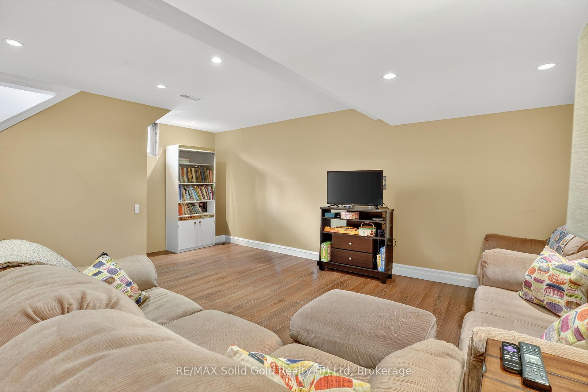 Photo 30 of 14 Carnaby Crescent, Kitchener, Idlewood — HOMEH