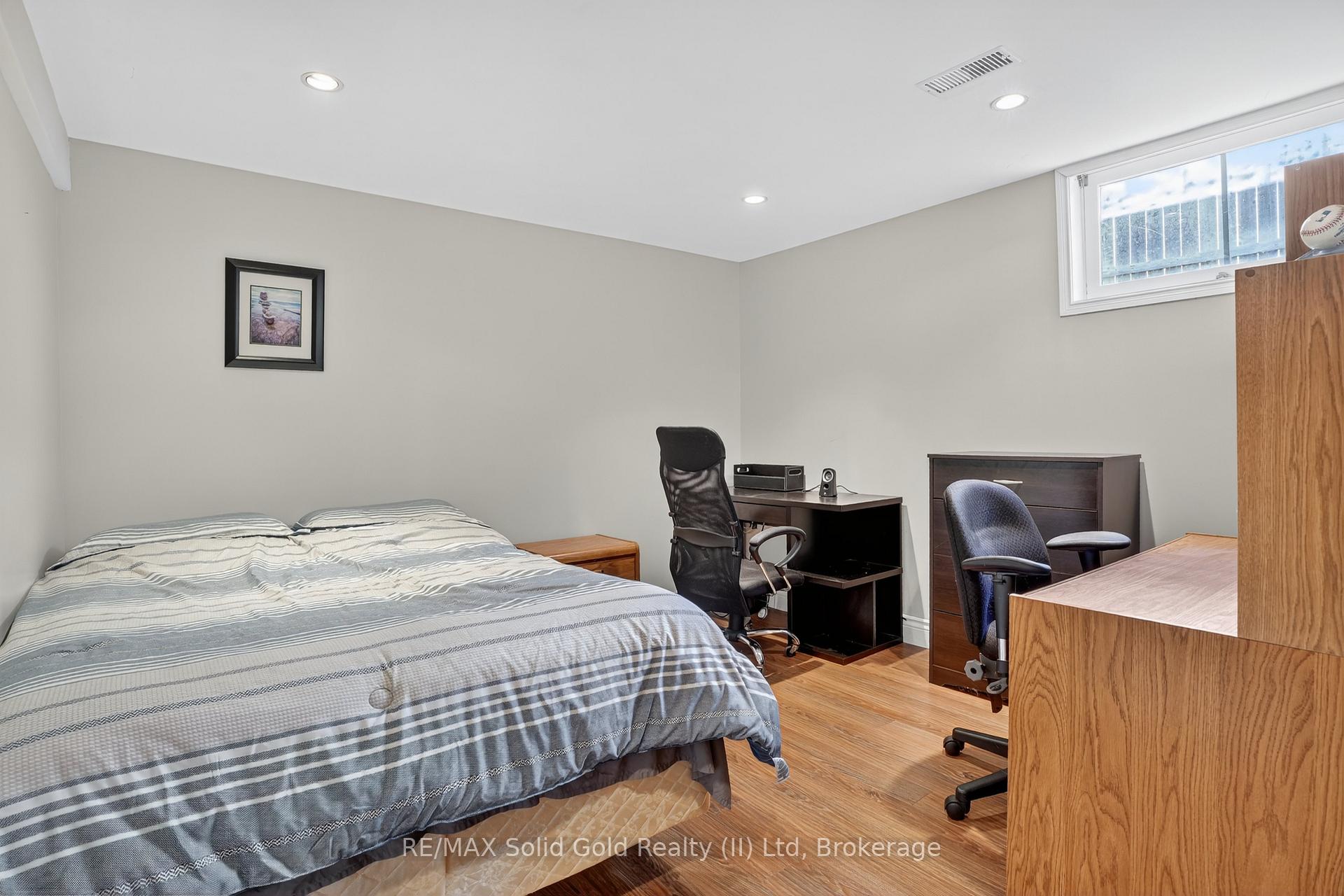 Photo 33 of 14 Carnaby Crescent, Kitchener, Idlewood — HOMEH