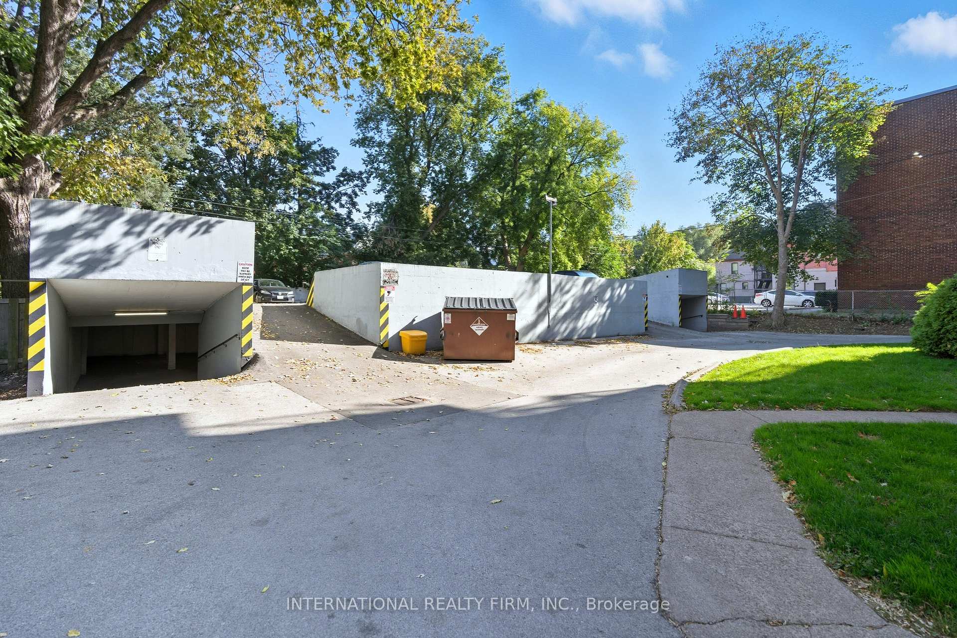 Photo 35 of 103 Emerald Street S, Hamilton, Stinson — HOMEH