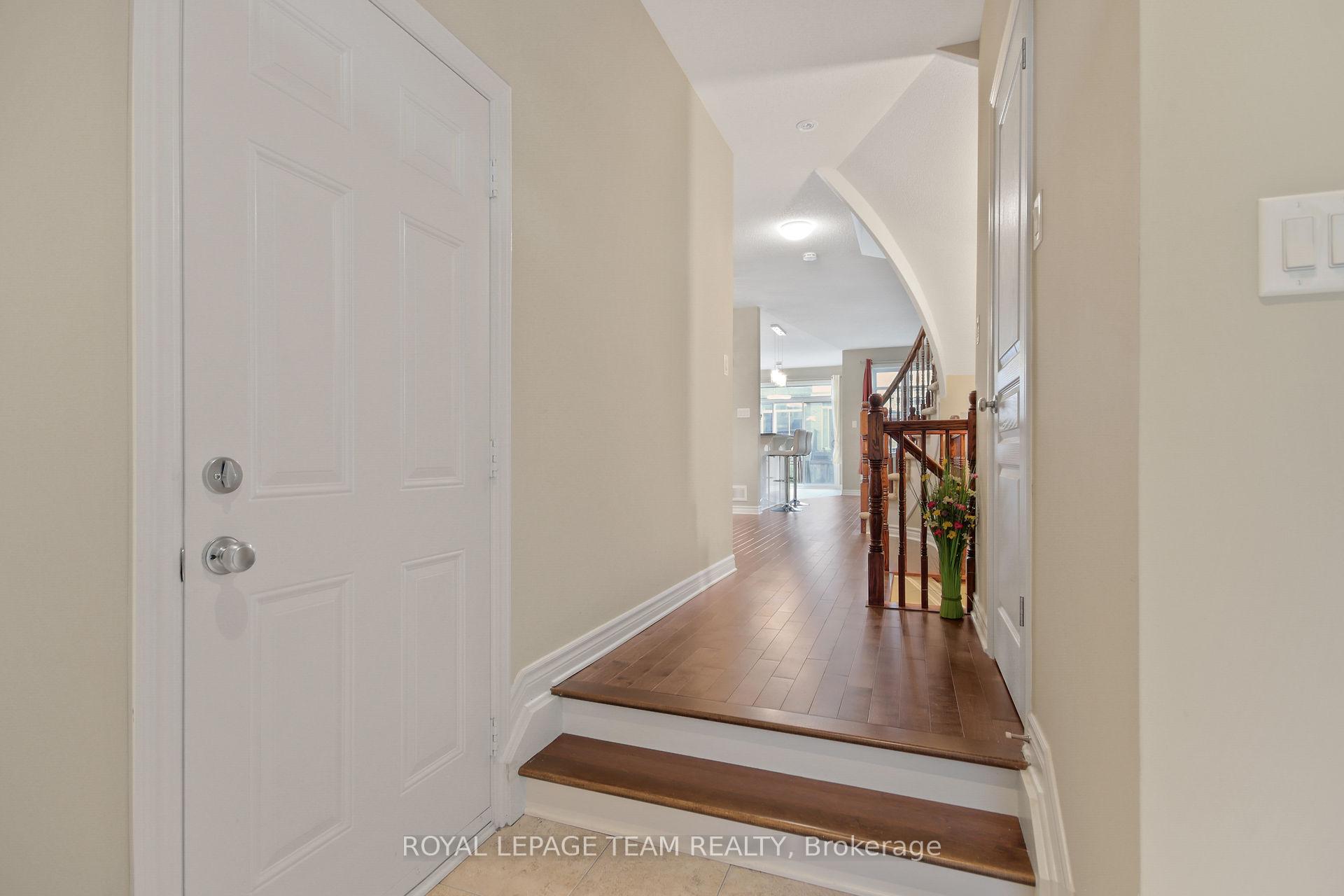Photo 4 of 270 Keyrock Drive, Ottawa, Kanata - Kanata Lakes/Heritage Hills — HOMEH
