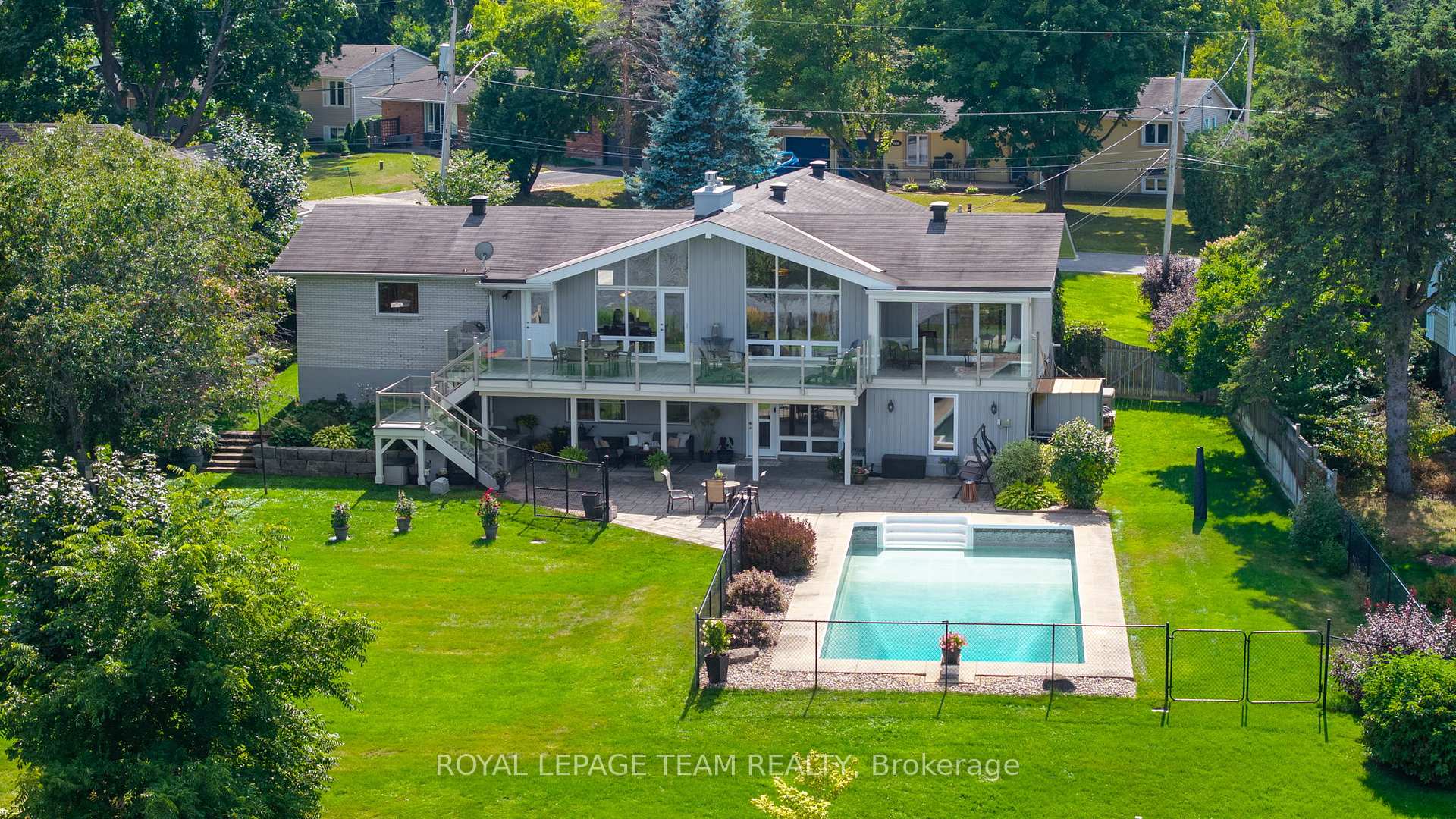 Photo 2 of 5409 Riverside Crescent, Ottawa, Manotick Long Island & Nicholls Island — HOMEH