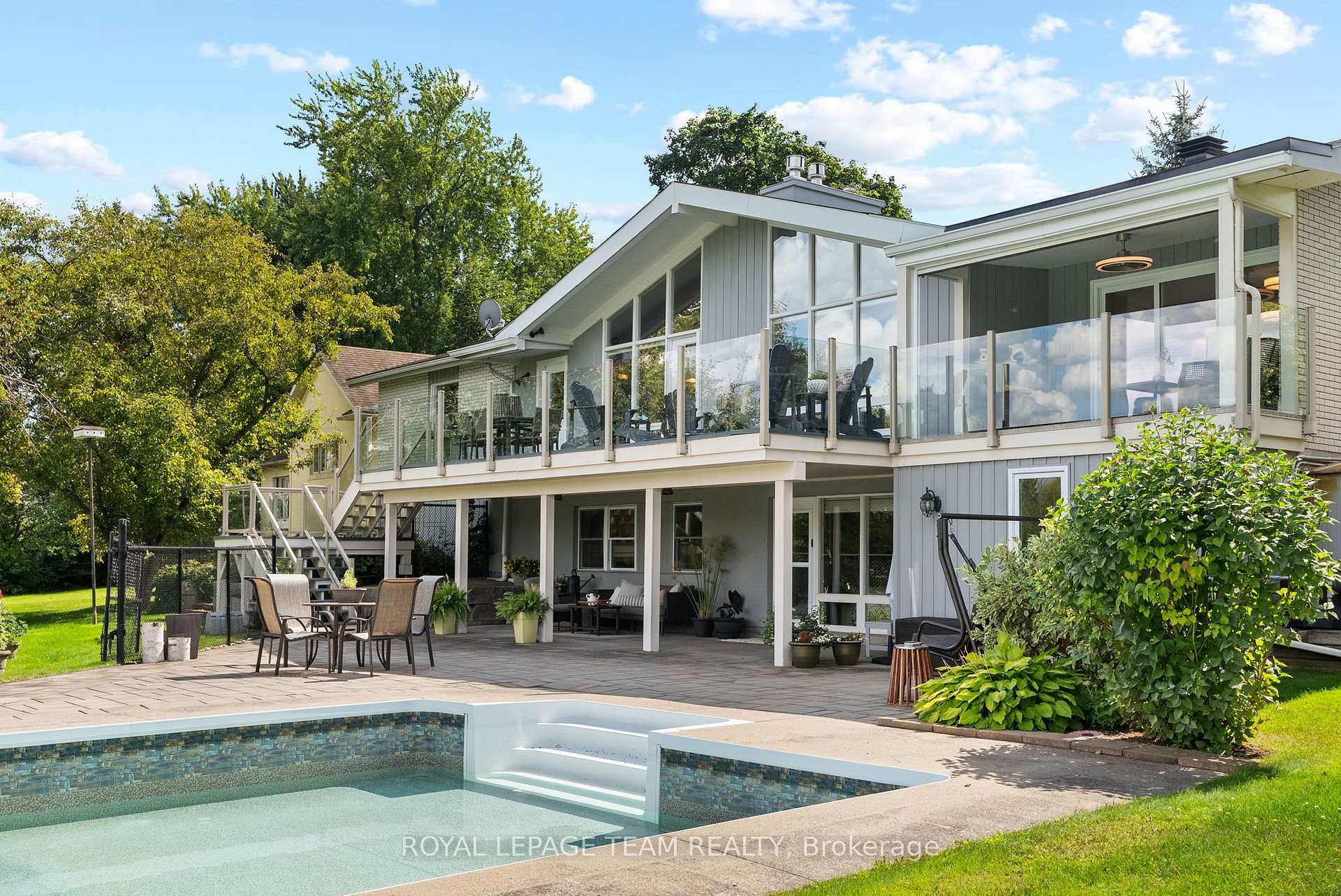 Photo 3 of 5409 Riverside Crescent, Ottawa, Manotick Long Island & Nicholls Island — HOMEH