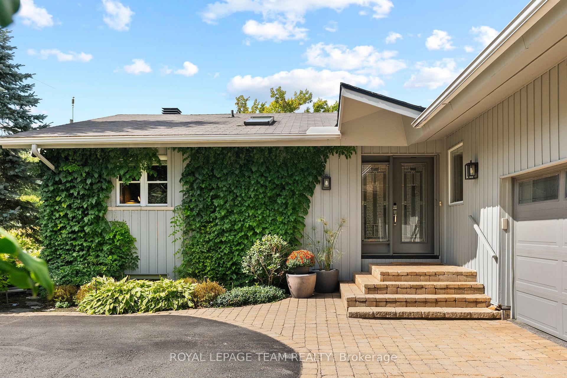 Photo 4 of 5409 Riverside Crescent, Ottawa, Manotick Long Island & Nicholls Island — HOMEH