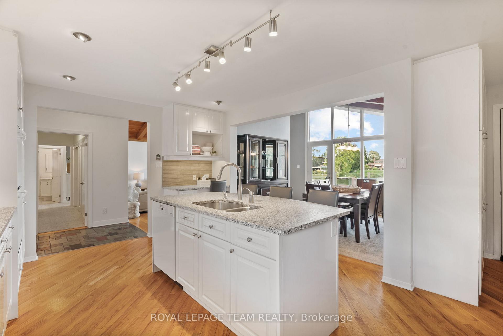 Photo 15 of 5409 Riverside Crescent, Ottawa, Manotick Long Island & Nicholls Island — HOMEH