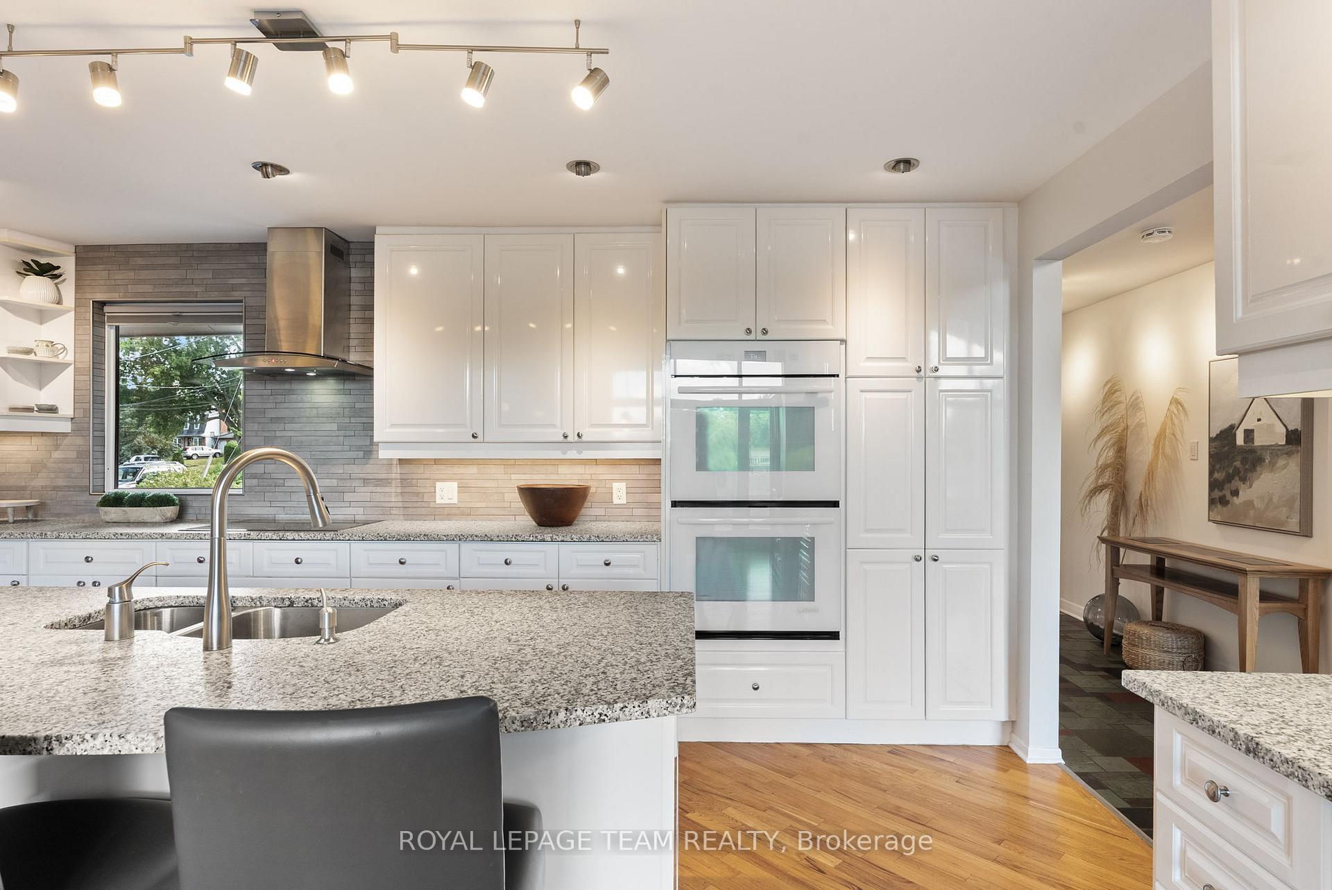 Photo 16 of 5409 Riverside Crescent, Ottawa, Manotick Long Island & Nicholls Island — HOMEH