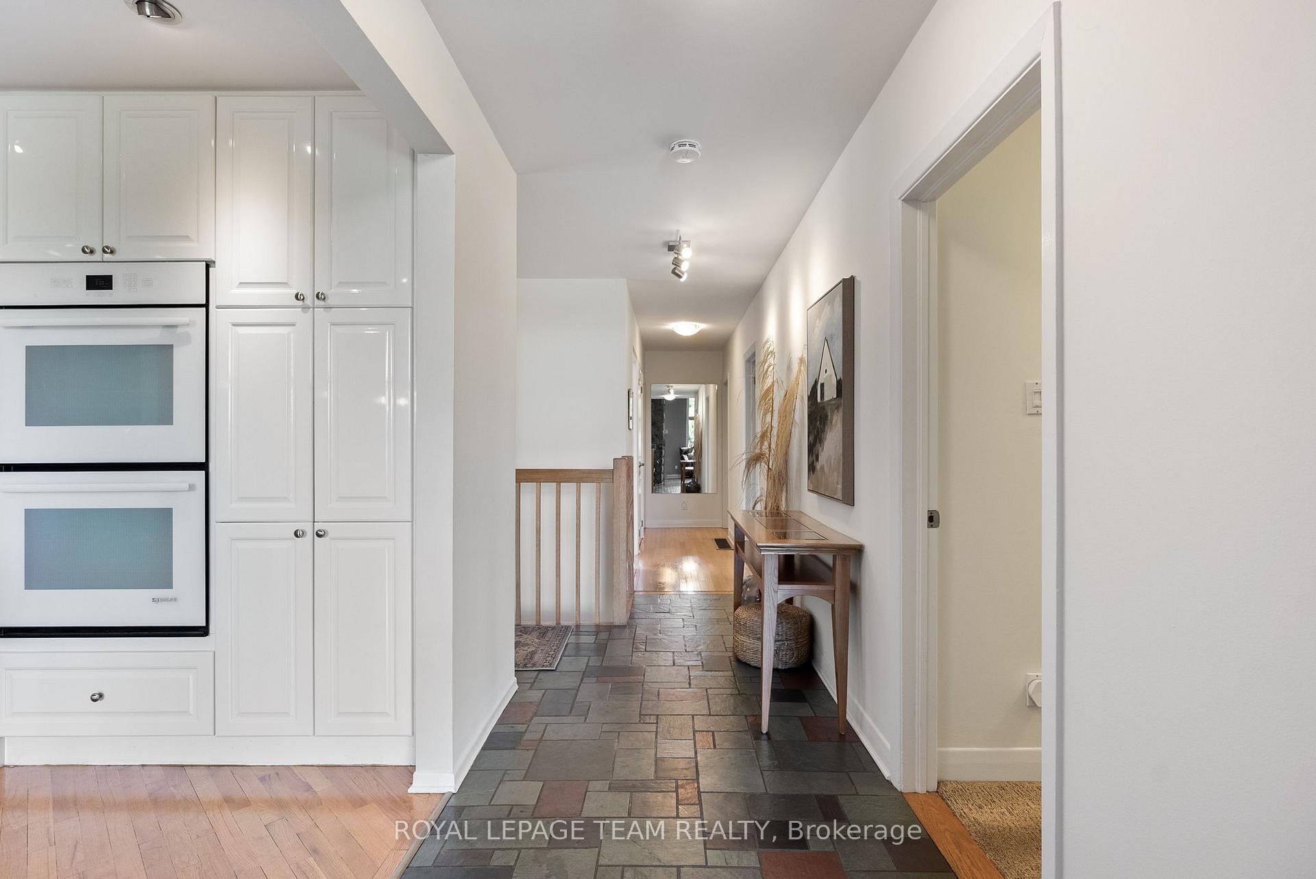 Photo 24 of 5409 Riverside Crescent, Ottawa, Manotick Long Island & Nicholls Island — HOMEH