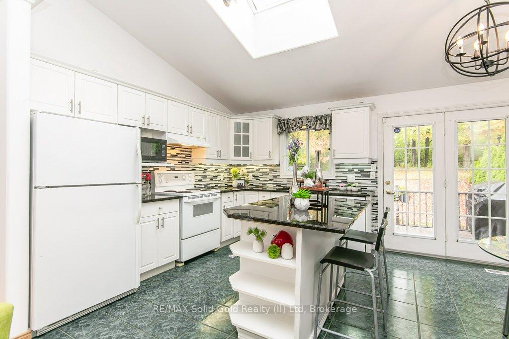 Photo 10 of 36 Dunnigan Drive, Kitchener — HOMEH