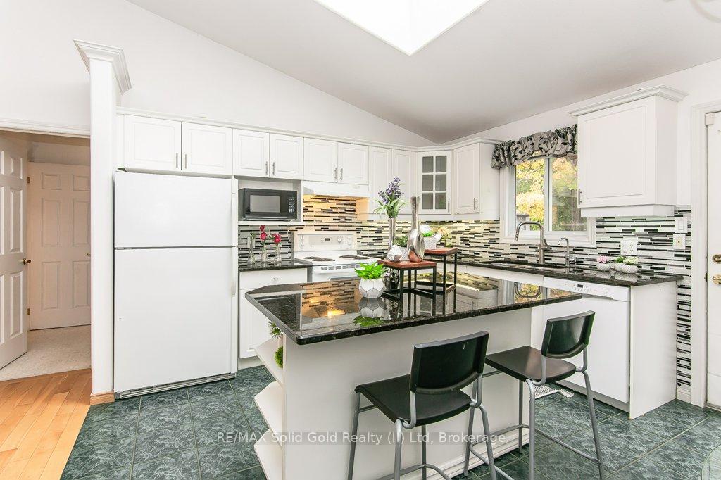 Photo 11 of 36 Dunnigan Drive, Kitchener — HOMEH