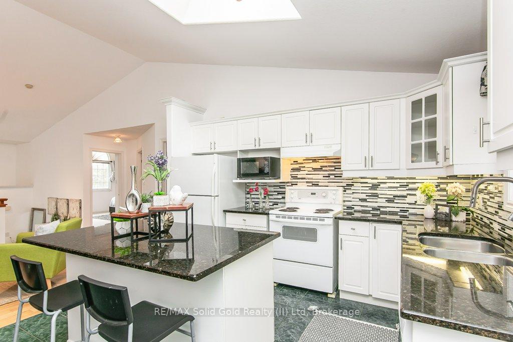 Photo 12 of 36 Dunnigan Drive, Kitchener — HOMEH