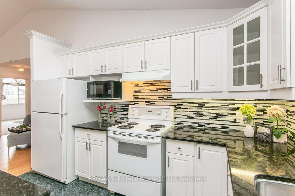 Photo 14 of 36 Dunnigan Drive, Kitchener — HOMEH