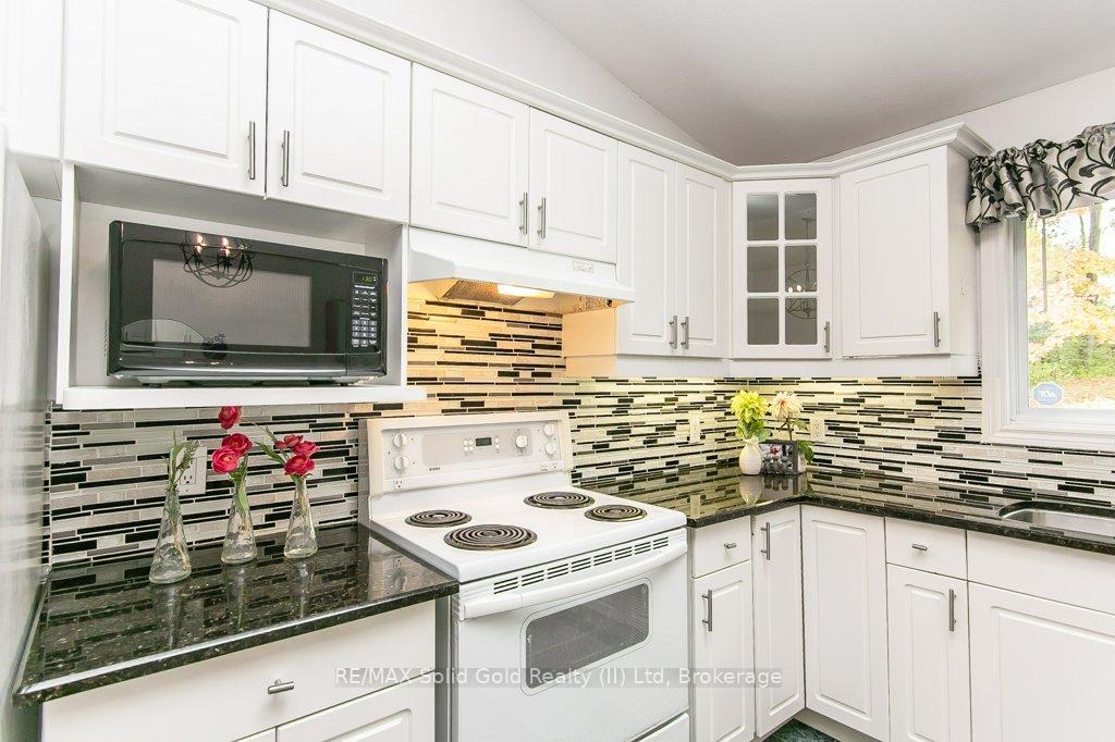 Photo 17 of 36 Dunnigan Drive, Kitchener — HOMEH