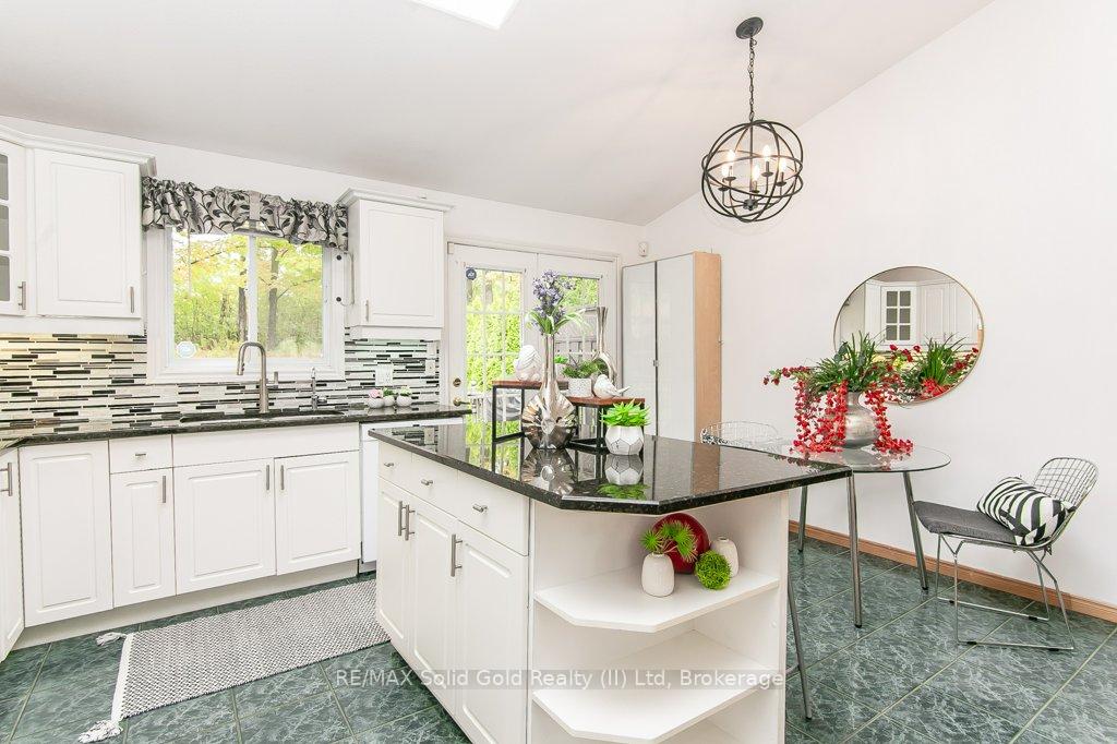 Photo 18 of 36 Dunnigan Drive, Kitchener — HOMEH
