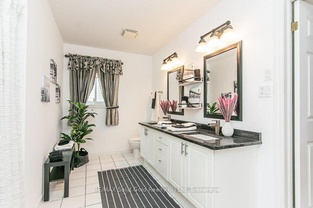 Photo 25 of 36 Dunnigan Drive, Kitchener — HOMEH