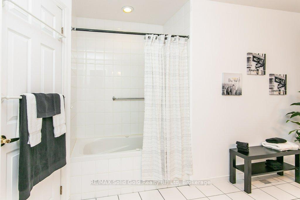 Photo 26 of 36 Dunnigan Drive, Kitchener — HOMEH