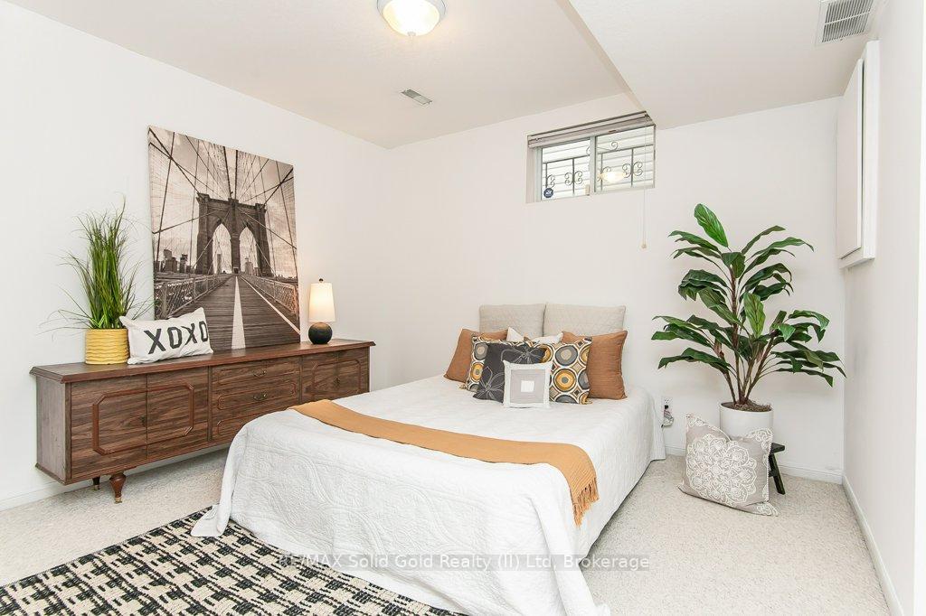 Photo 35 of 36 Dunnigan Drive, Kitchener — HOMEH