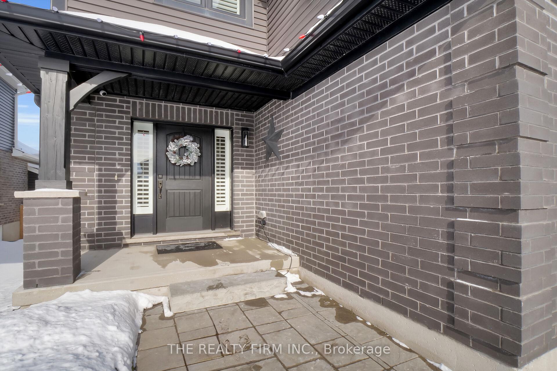 Photo 2 of 102 Gilmour Drive, Lucan Biddulph, Lucan — HOMEH