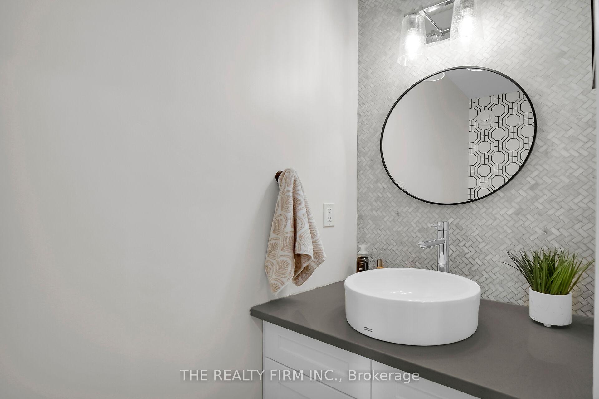 Photo 5 of 102 Gilmour Drive, Lucan Biddulph, Lucan — HOMEH