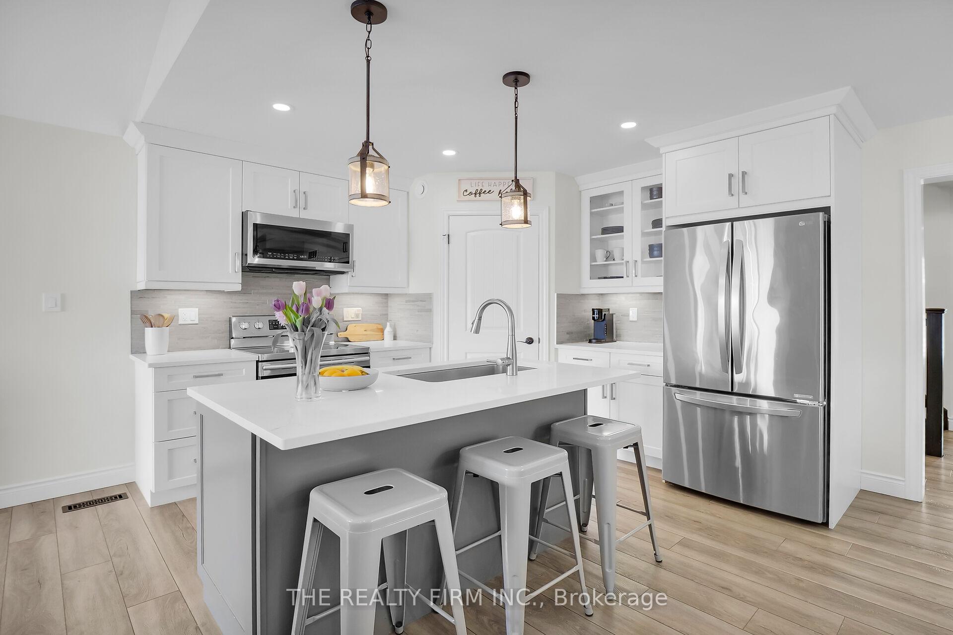 Photo 6 of 102 Gilmour Drive, Lucan Biddulph, Lucan — HOMEH