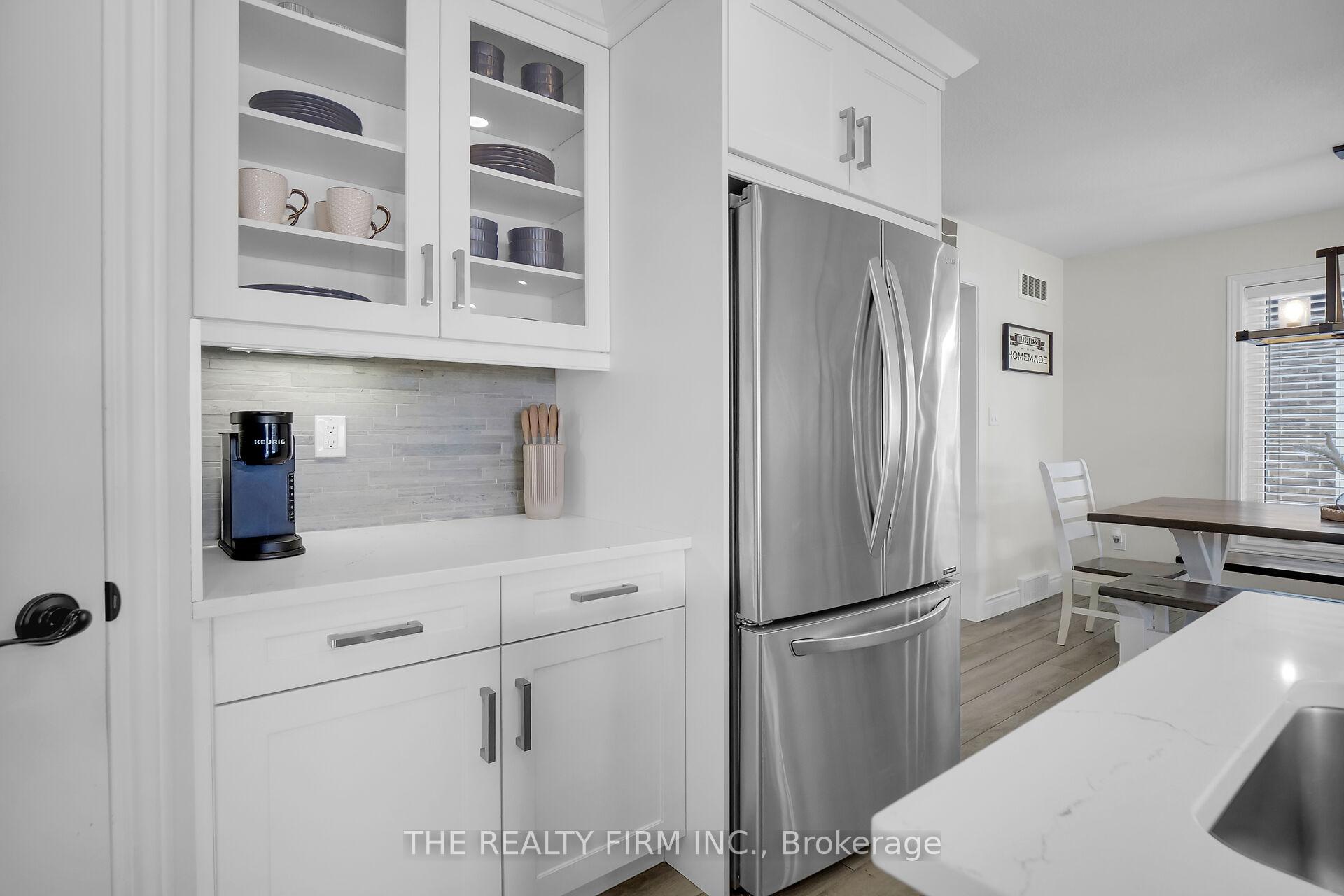 Photo 9 of 102 Gilmour Drive, Lucan Biddulph, Lucan — HOMEH