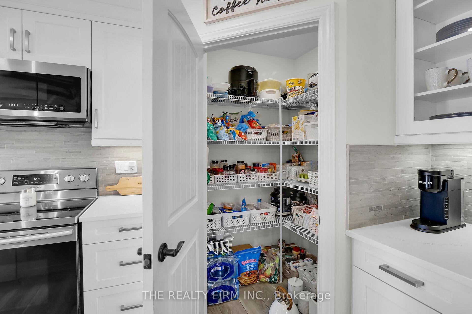 Photo 10 of 102 Gilmour Drive, Lucan Biddulph, Lucan — HOMEH