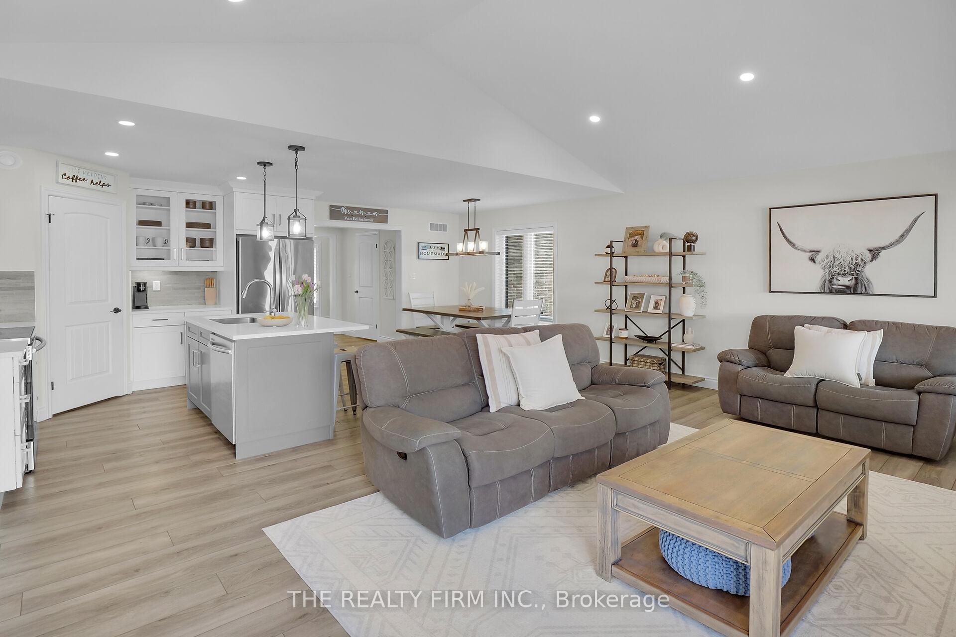 Photo 13 of 102 Gilmour Drive, Lucan Biddulph, Lucan — HOMEH