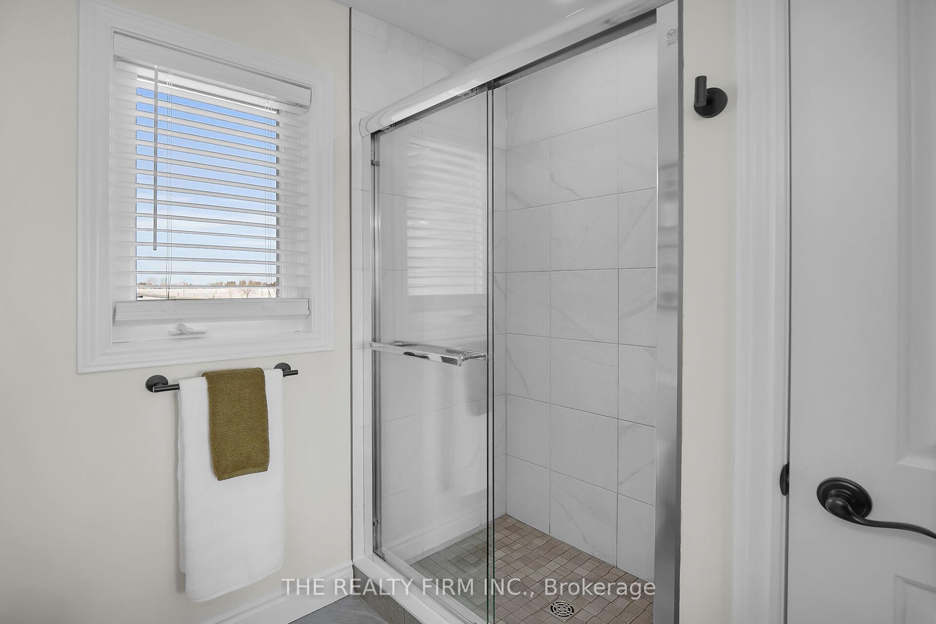 Photo 23 of 102 Gilmour Drive, Lucan Biddulph, Lucan — HOMEH