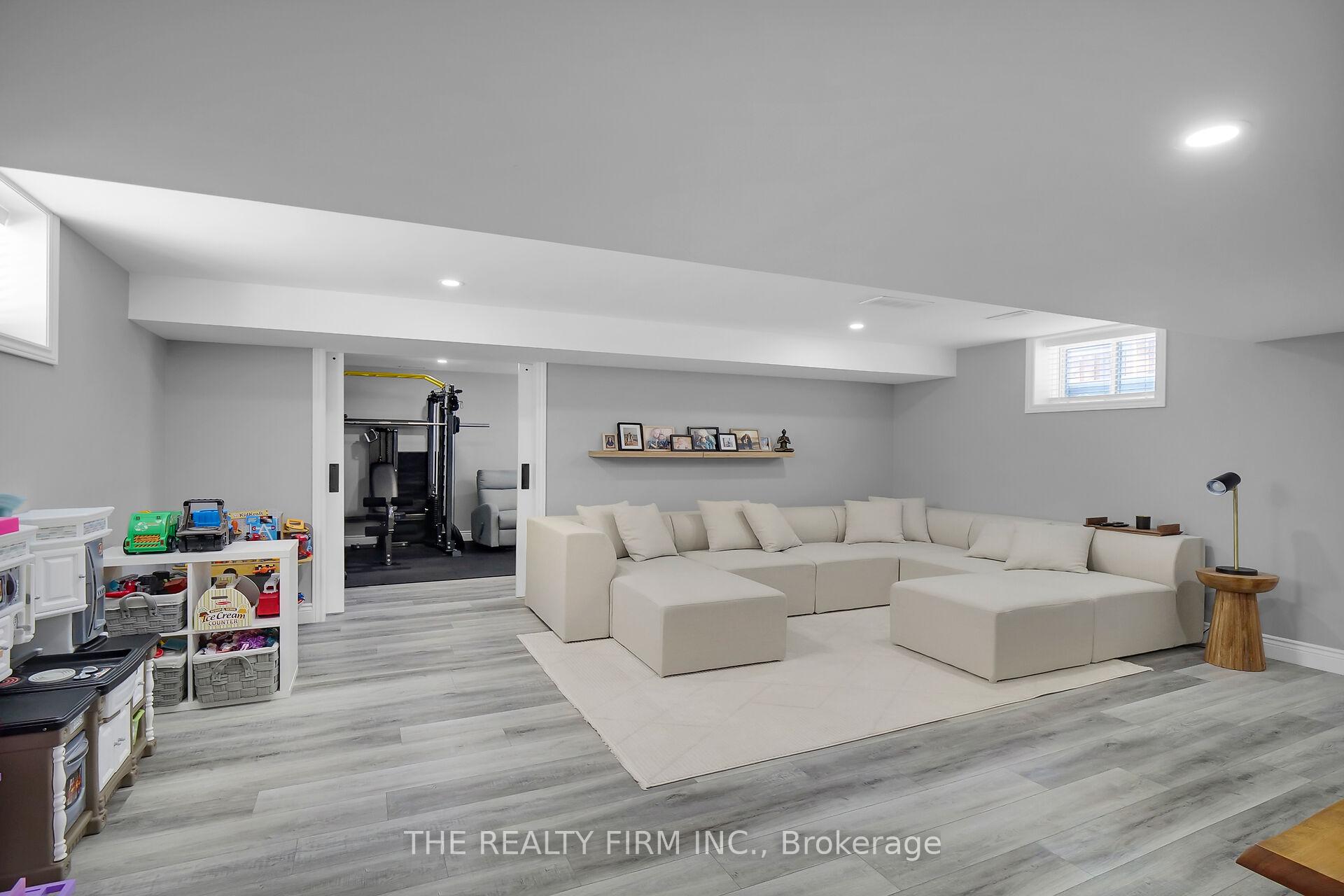 Photo 24 of 102 Gilmour Drive, Lucan Biddulph, Lucan — HOMEH