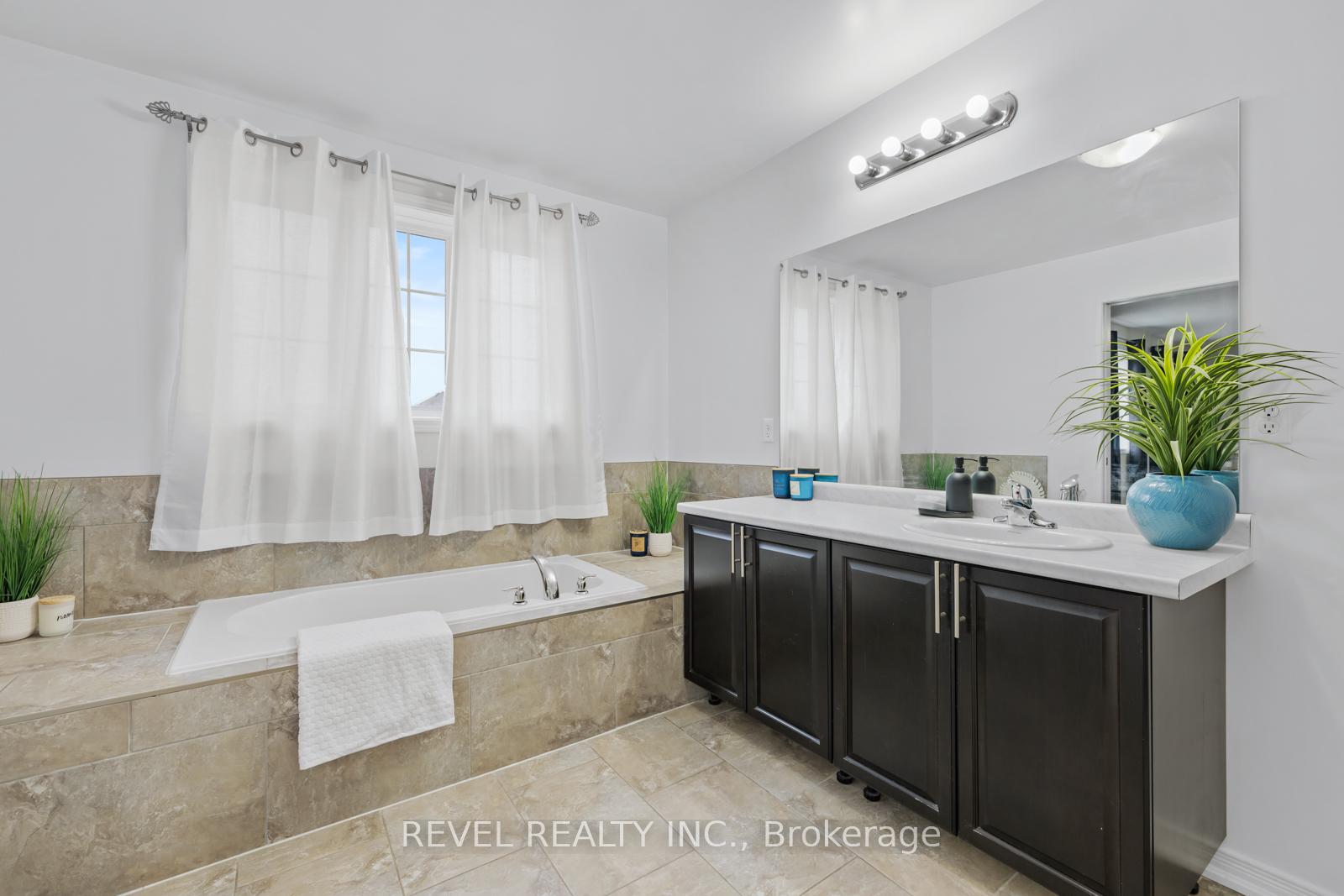 Photo 17 of 1254 Leslie Drive, Innisfil, Alcona — HOMEH