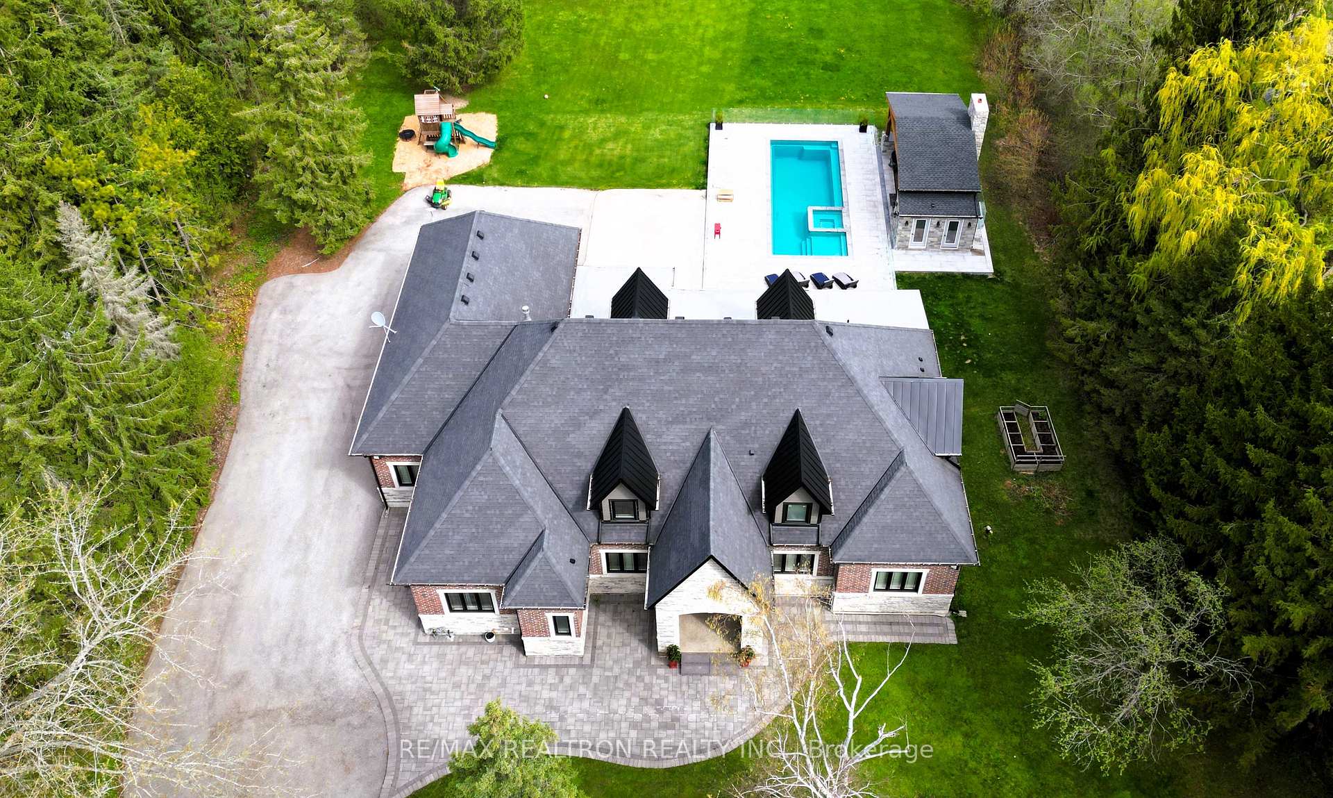 Front of 1246 15th Side Road