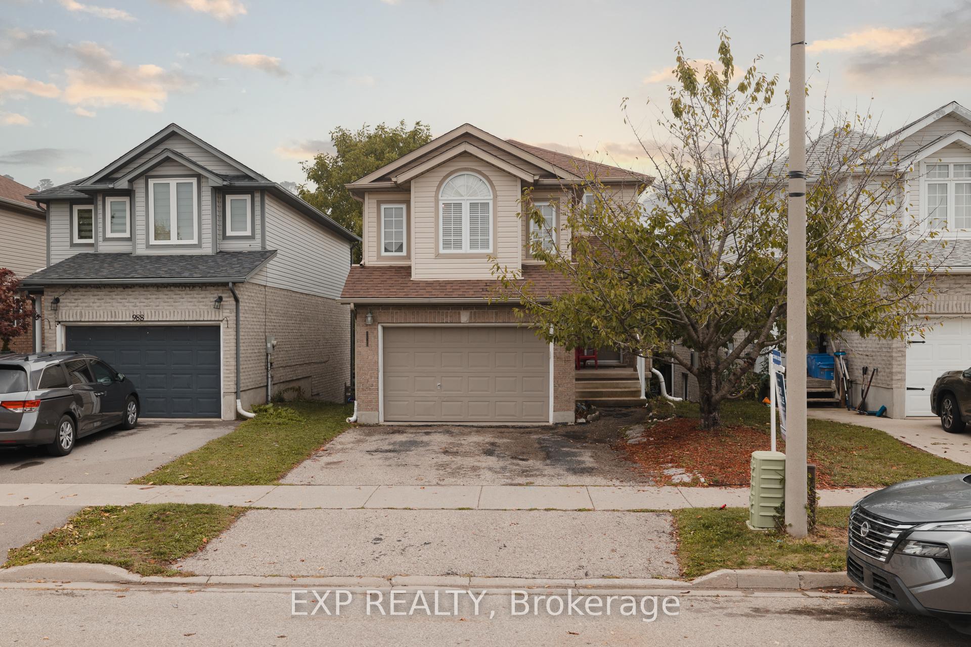 Front of 992 Copper Leaf Crescent