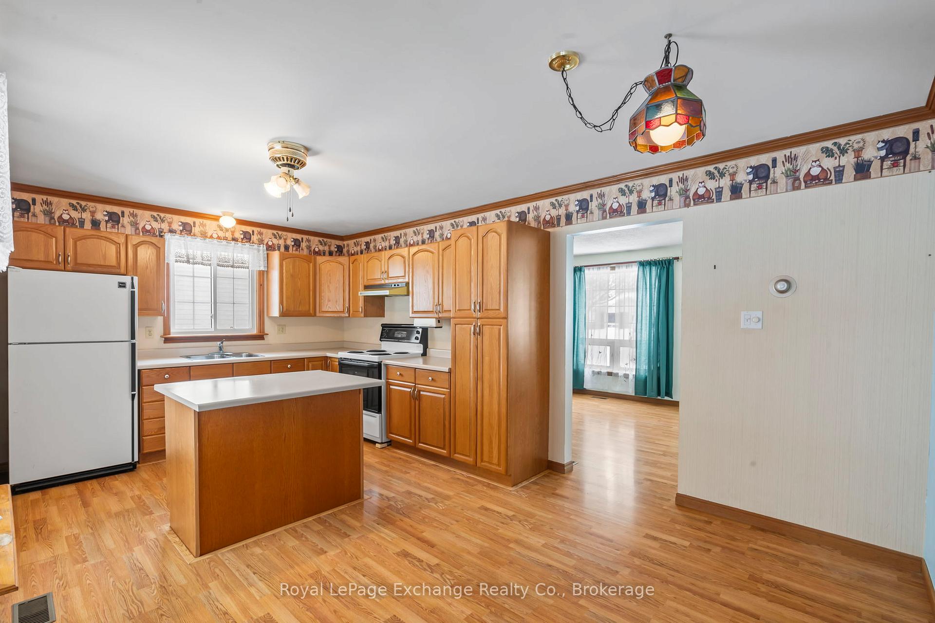 Photo 8 of 679 Scott Street, Kincardine — HOMEH