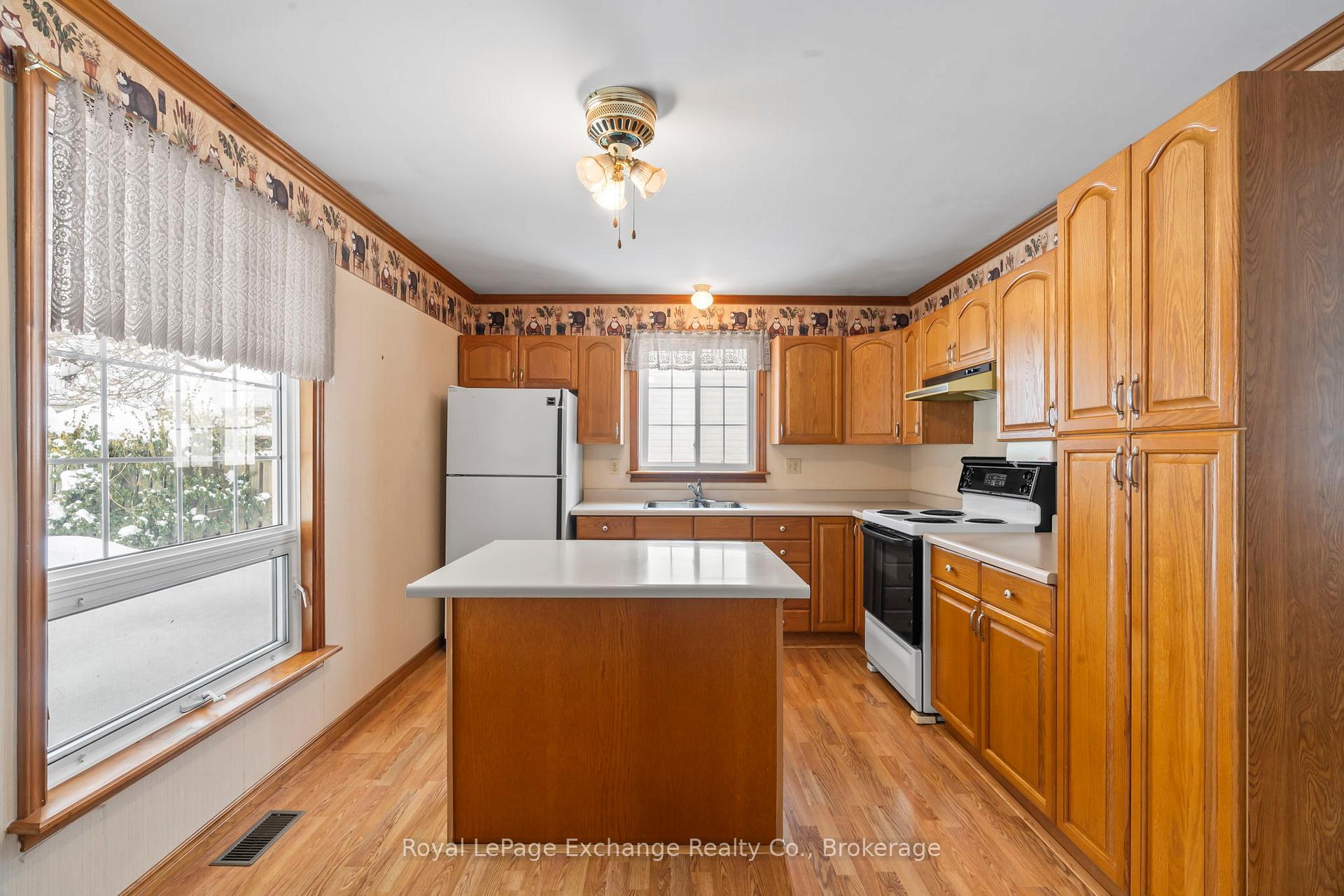 Photo 9 of 679 Scott Street, Kincardine — HOMEH