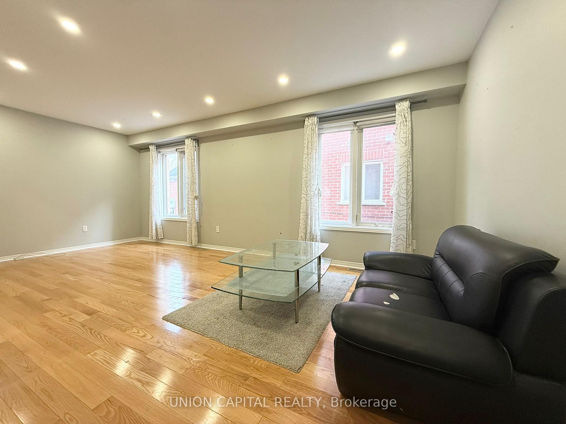 Photo 5 of 92 Guinevere Road, Markham, Cedarwood — HOMEH