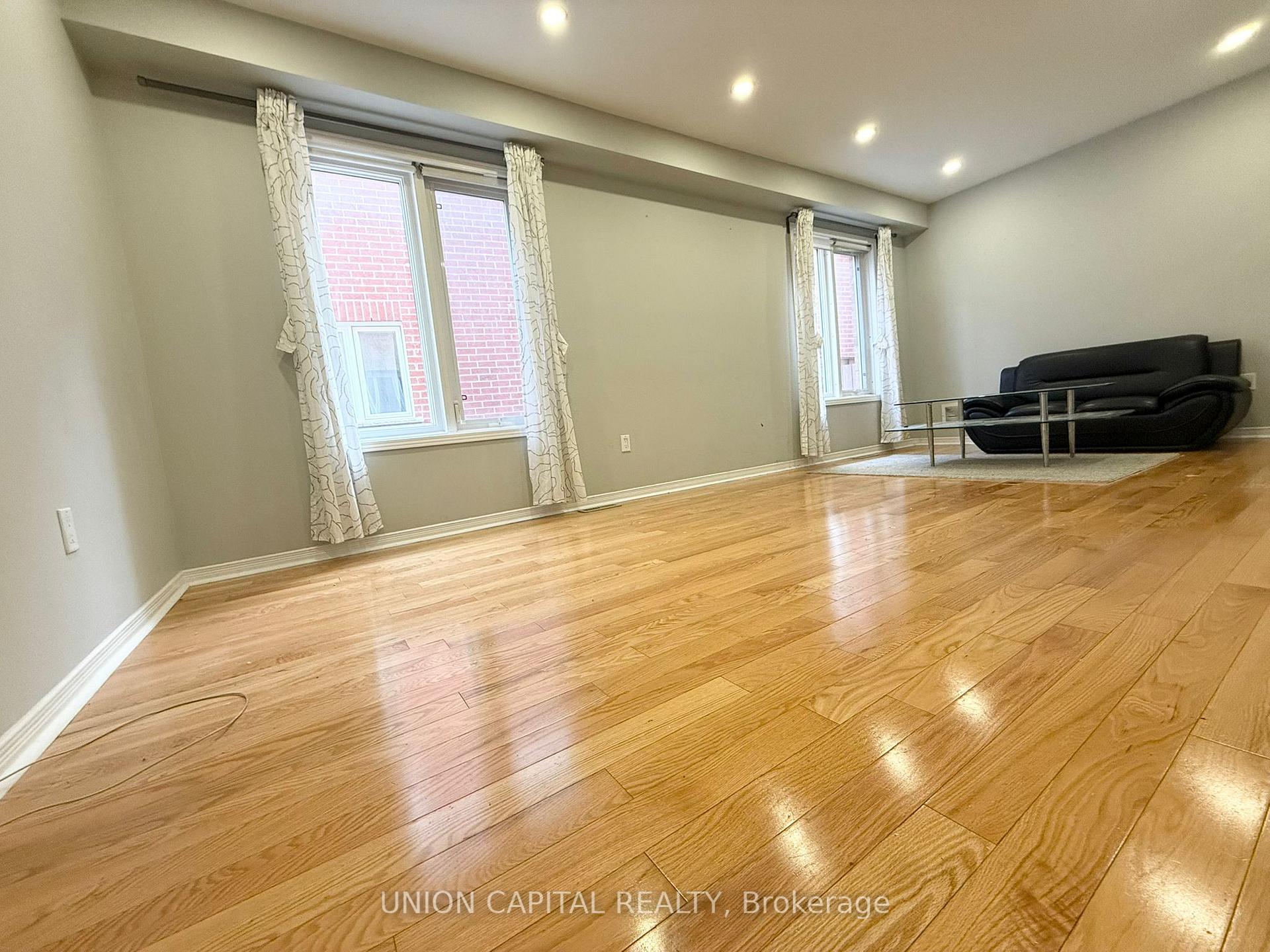 Photo 6 of 92 Guinevere Road, Markham, Cedarwood — HOMEH