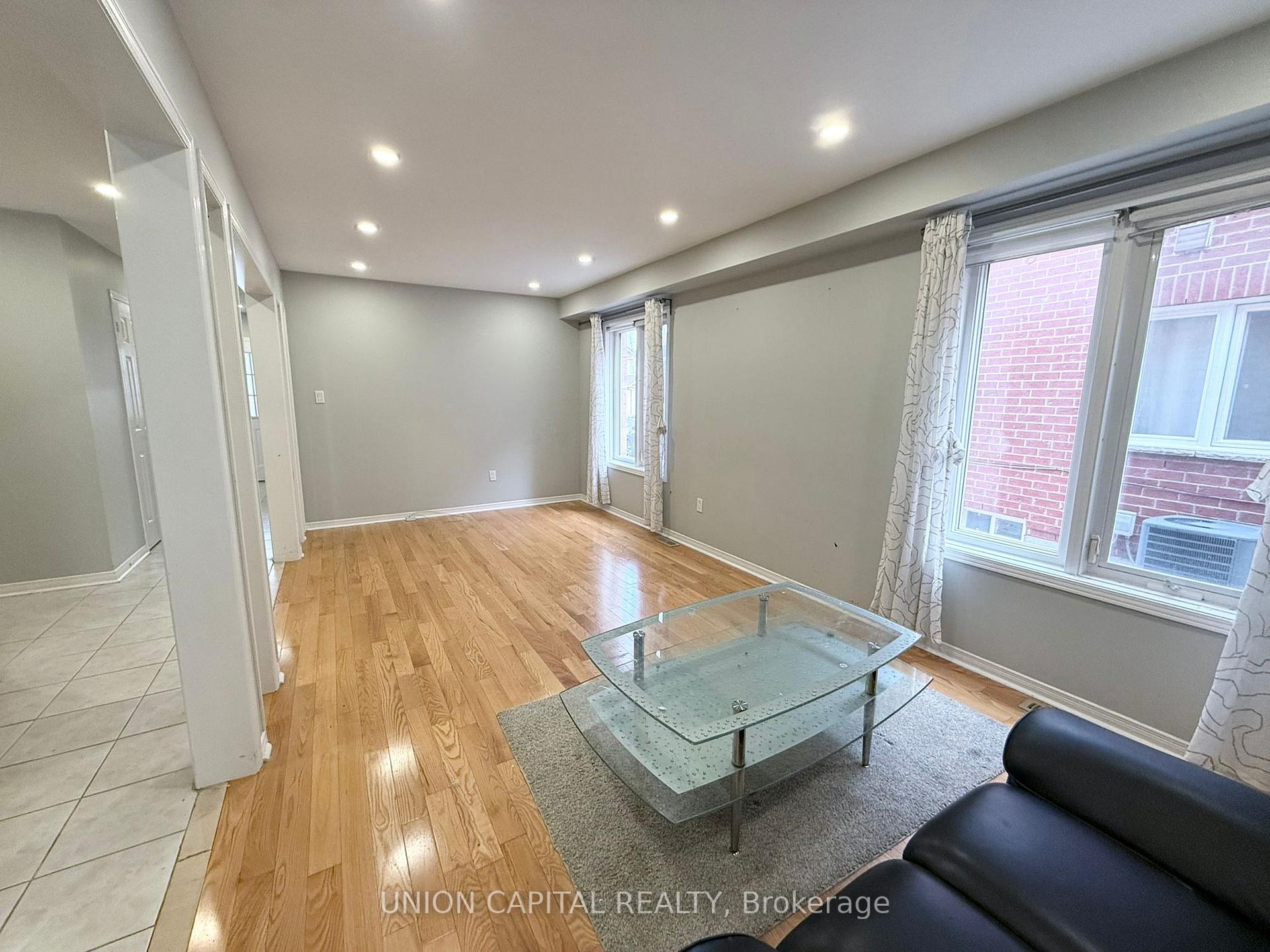 Photo 7 of 92 Guinevere Road, Markham, Cedarwood — HOMEH