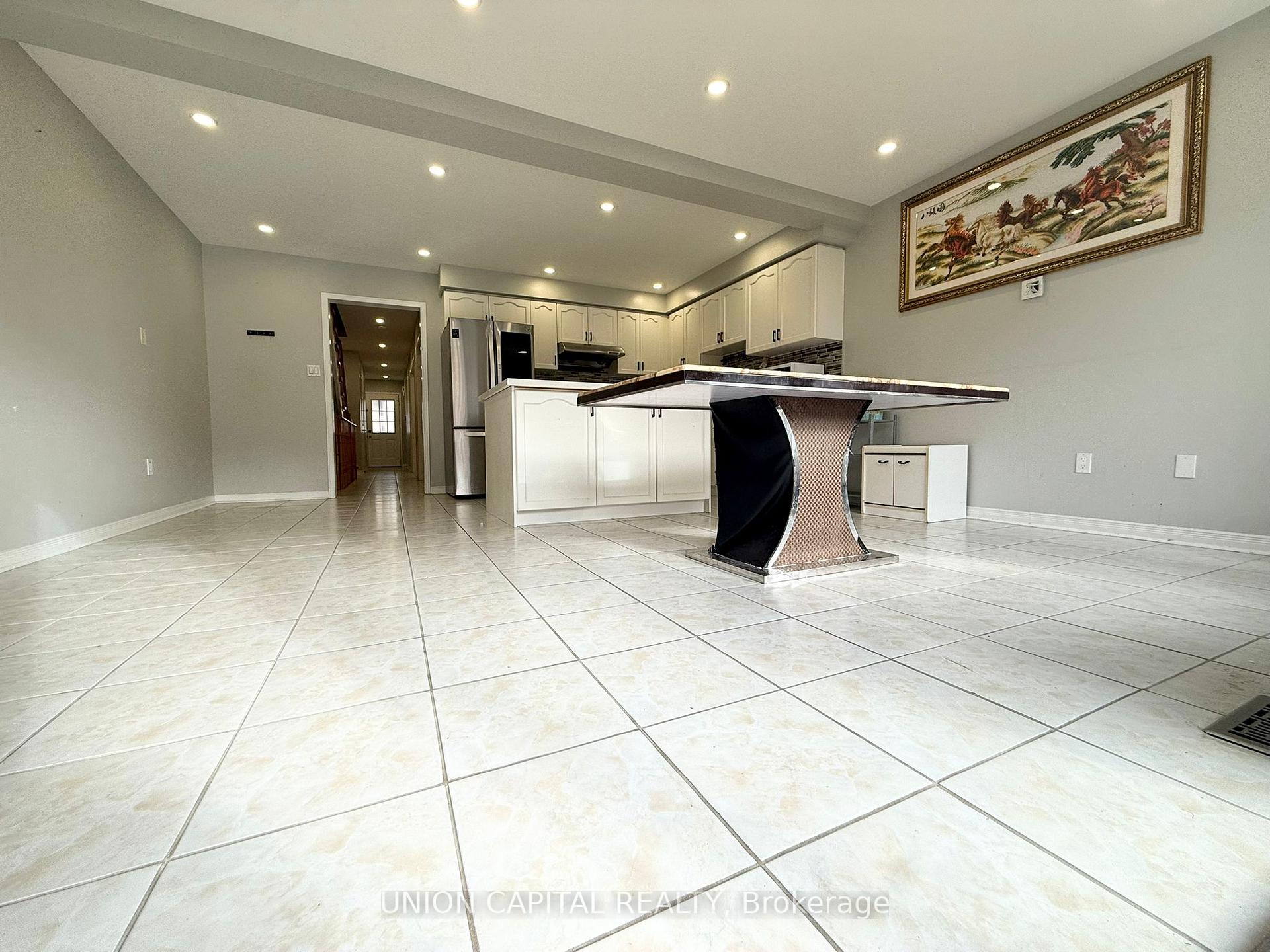 Photo 10 of 92 Guinevere Road, Markham, Cedarwood — HOMEH