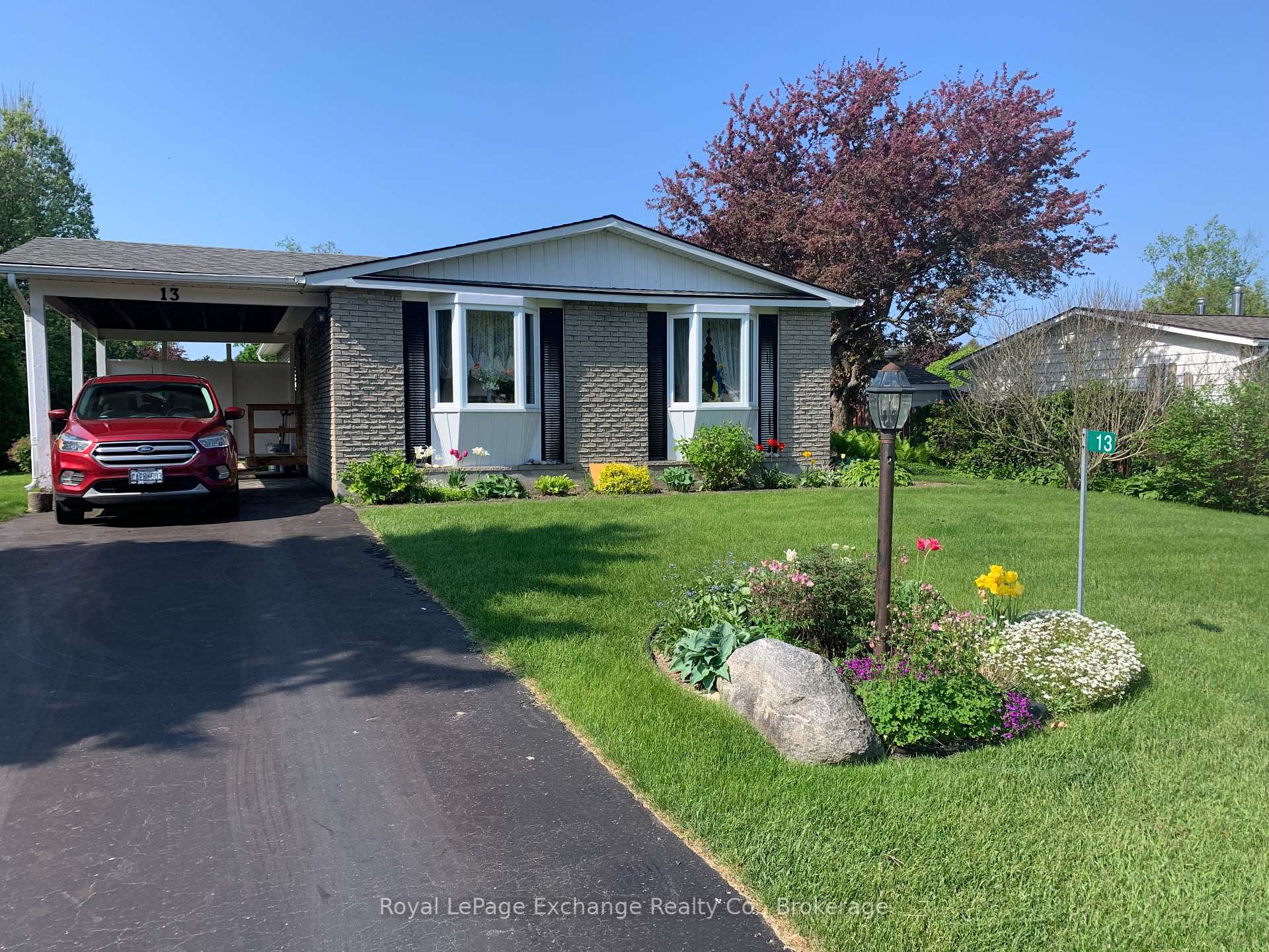 Photo 2 of 13 Inverlyn Crescent N, Kincardine — HOMEH