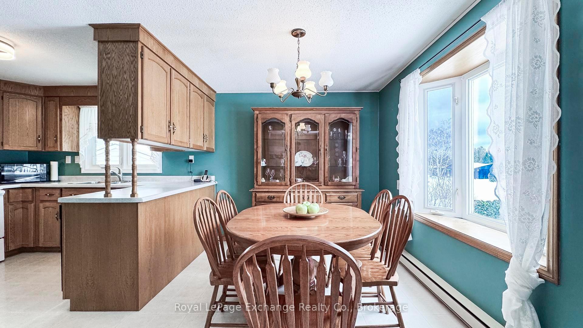 Photo 10 of 13 Inverlyn Crescent N, Kincardine — HOMEH