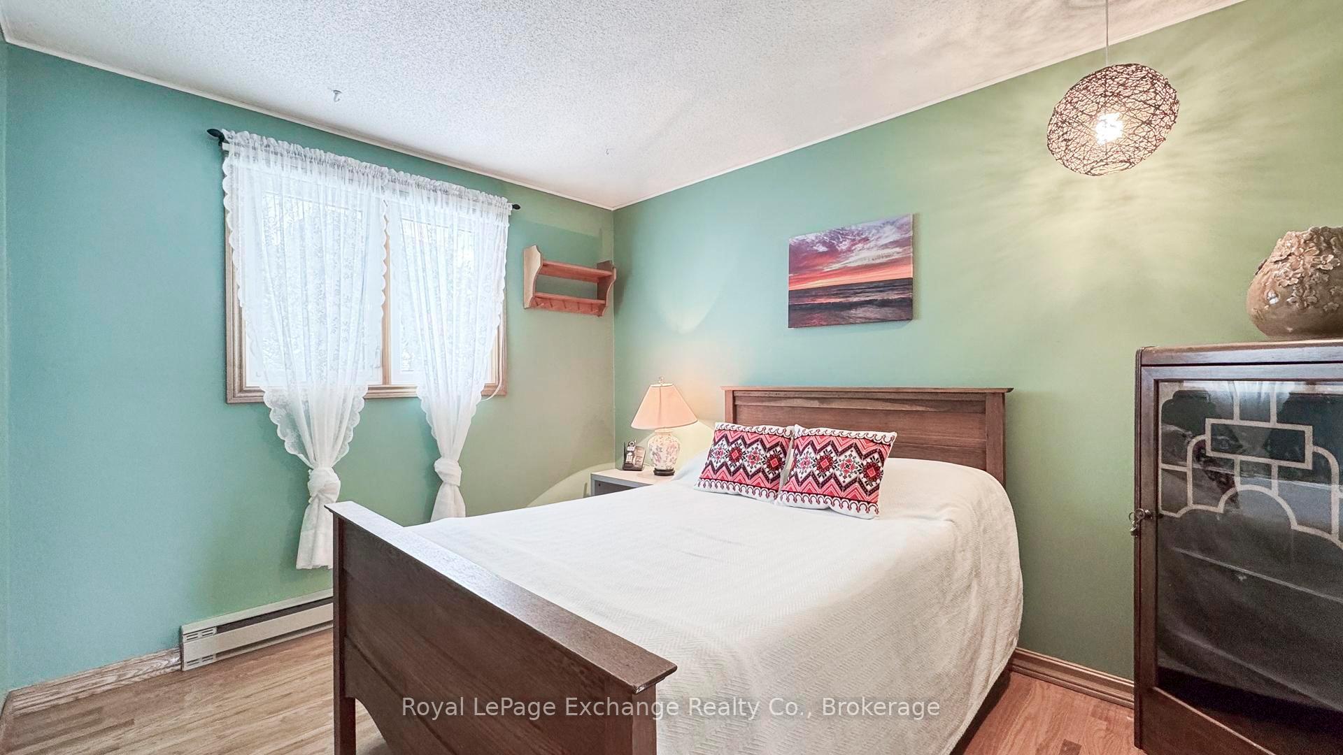 Photo 16 of 13 Inverlyn Crescent N, Kincardine — HOMEH