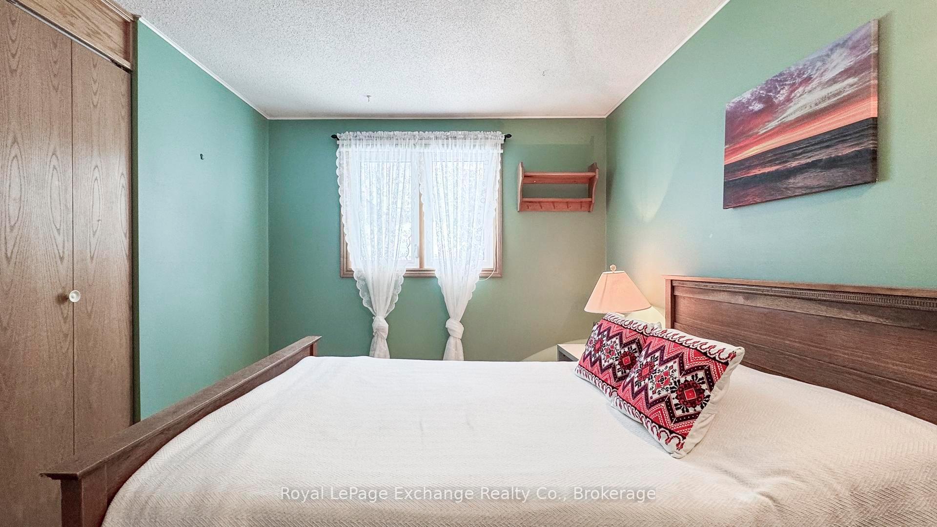 Photo 17 of 13 Inverlyn Crescent N, Kincardine — HOMEH