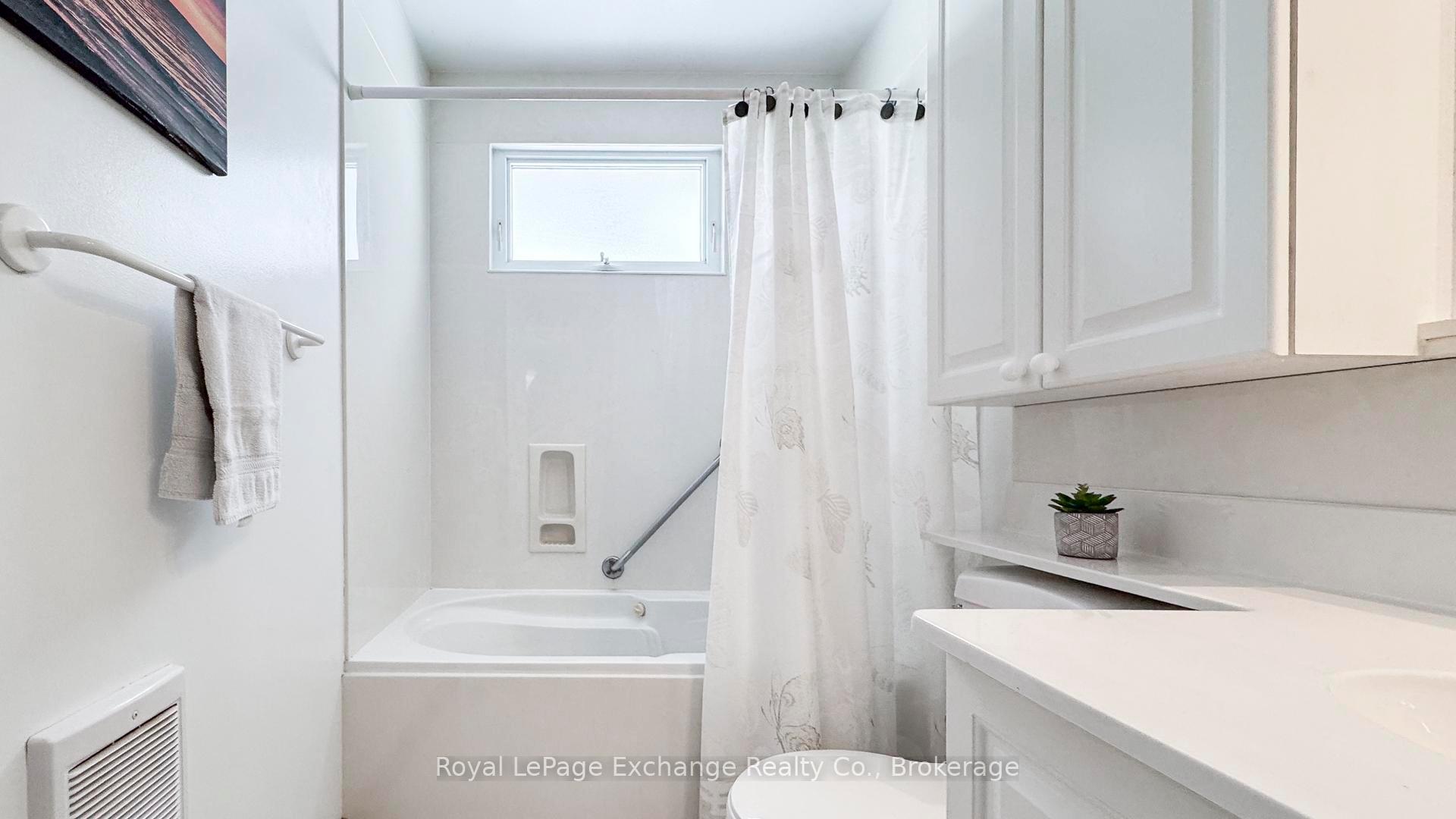 Photo 19 of 13 Inverlyn Crescent N, Kincardine — HOMEH