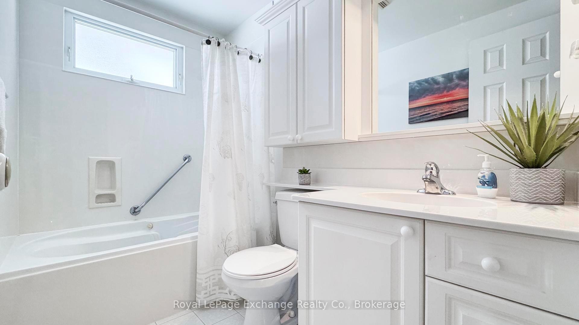 Photo 20 of 13 Inverlyn Crescent N, Kincardine — HOMEH