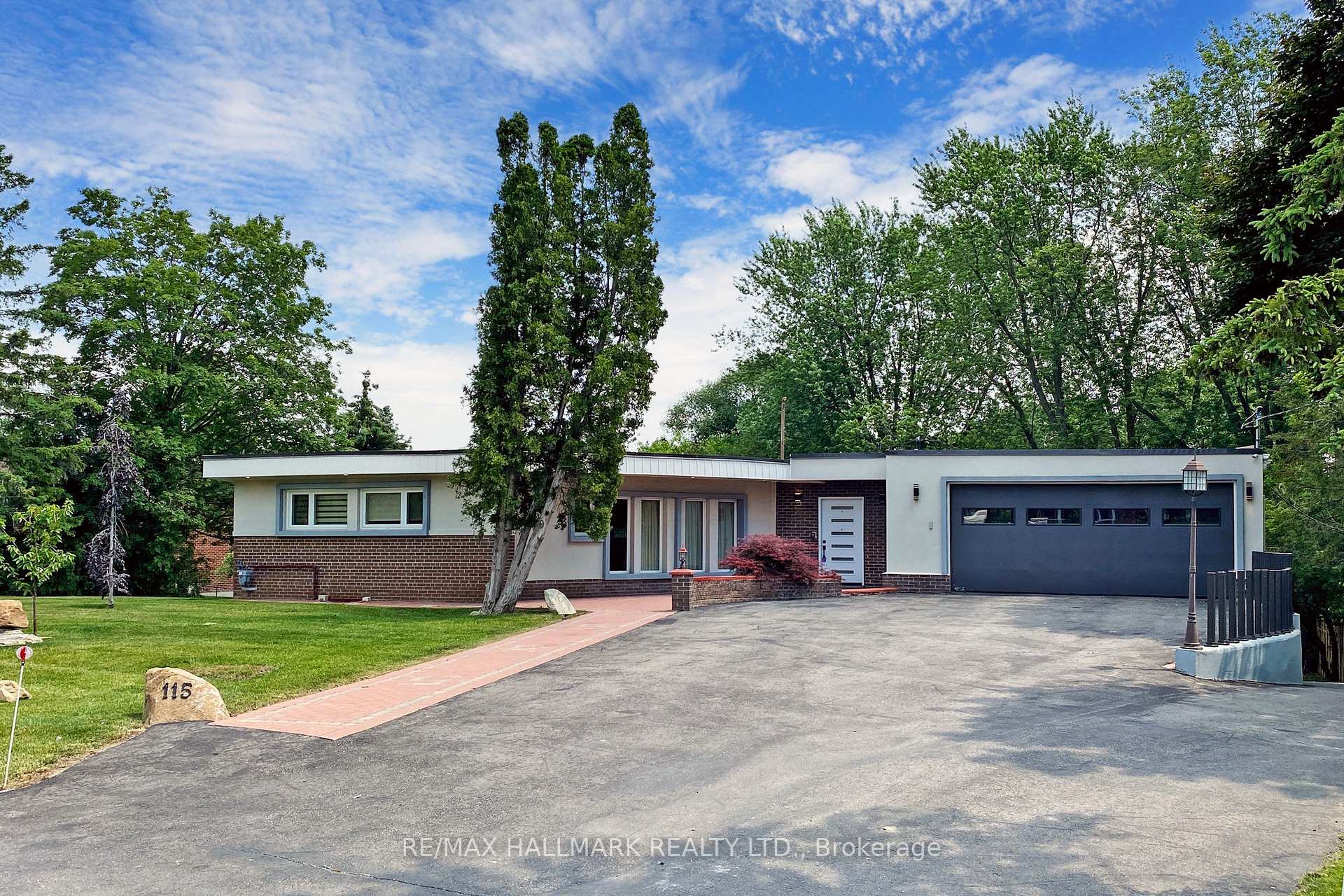 Front of 115 Lynwood Crescent