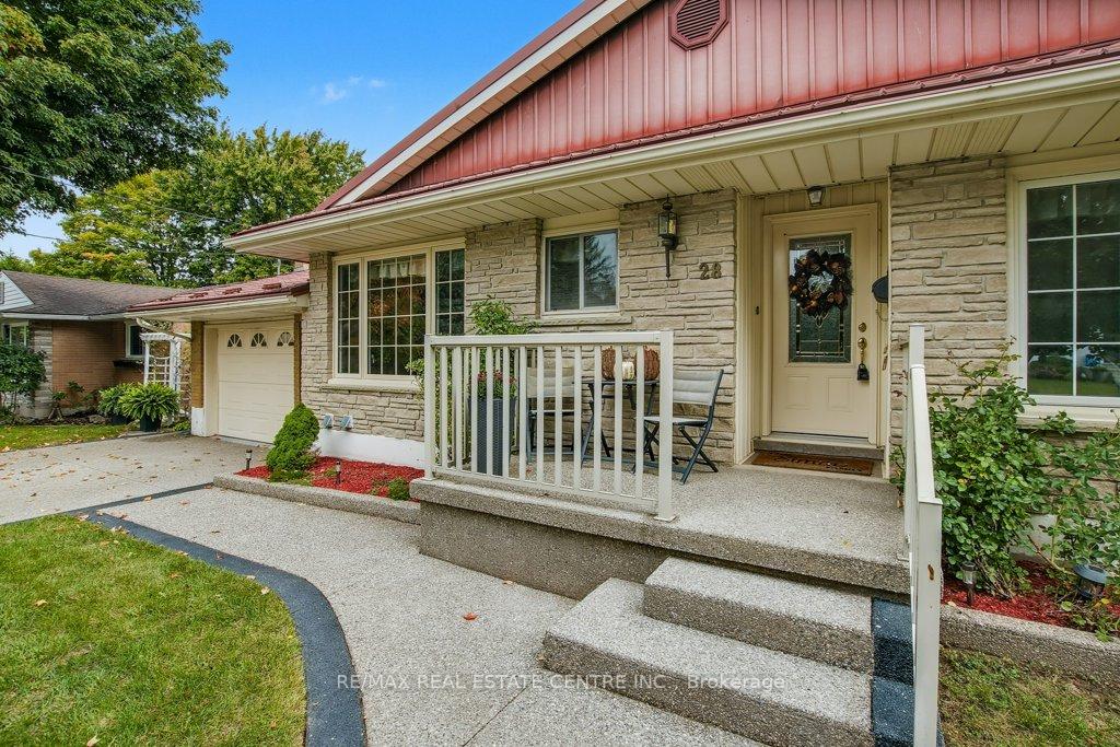 Photo 2 of 28 Meadow Crescent, Kitchener — HOMEH