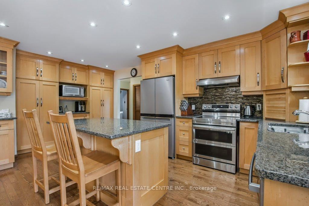 Photo 3 of 28 Meadow Crescent, Kitchener — HOMEH