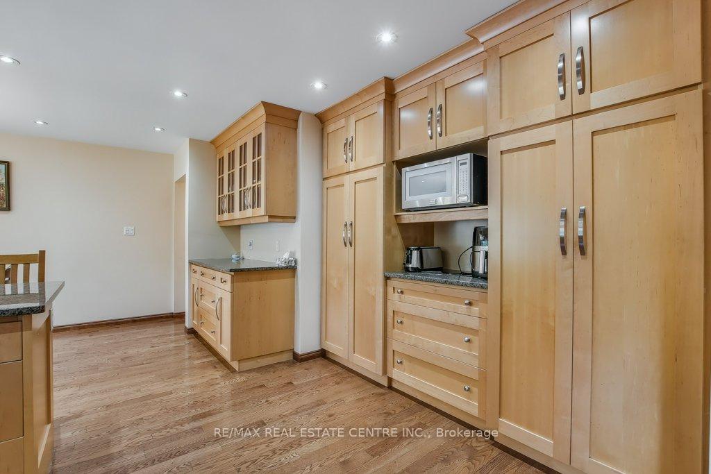Photo 5 of 28 Meadow Crescent, Kitchener — HOMEH