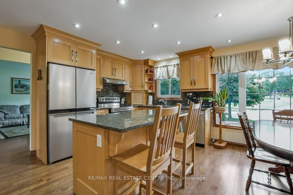 Photo 6 of 28 Meadow Crescent, Kitchener — HOMEH