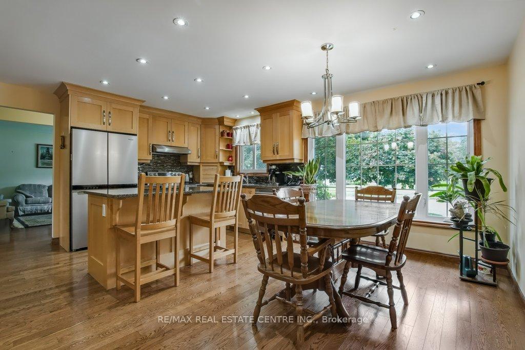 Photo 7 of 28 Meadow Crescent, Kitchener — HOMEH