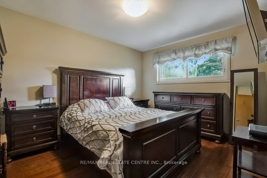 Photo 11 of 28 Meadow Crescent, Kitchener — HOMEH