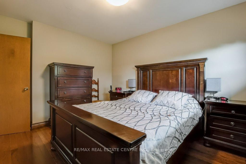 Photo 12 of 28 Meadow Crescent, Kitchener — HOMEH